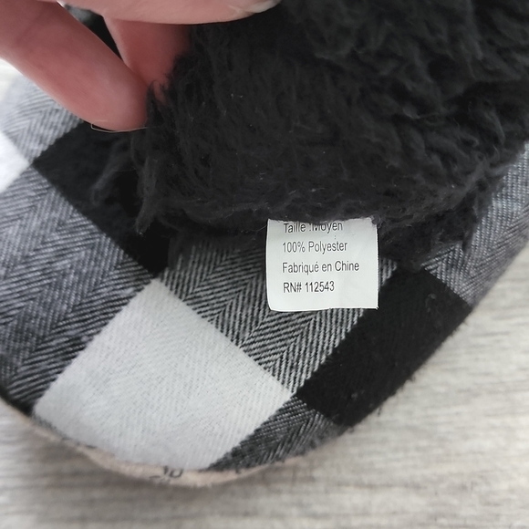 Snoozies! Slippers checker board pattern - Picture 3 of 4